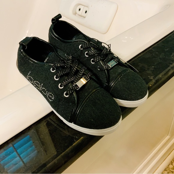 NWT BEBE GIRLS CHARCOAL SNEAKERS BEBE RHINESTONES GLITTERY LACES BEBE CHARM 2/3 - Picture 5 of 16